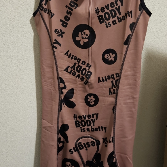 Betty Designs Sleeveless Tri Skinsuit - Picture 6 of 6